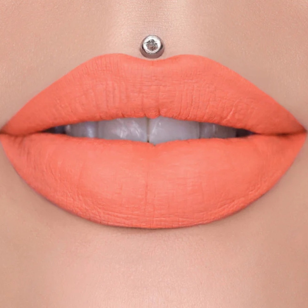 JEFFREE STAR Circus Peanut (soft light orange) Velour Liquid Lipstick